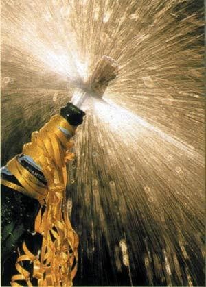 Wybuchający szampan o północy